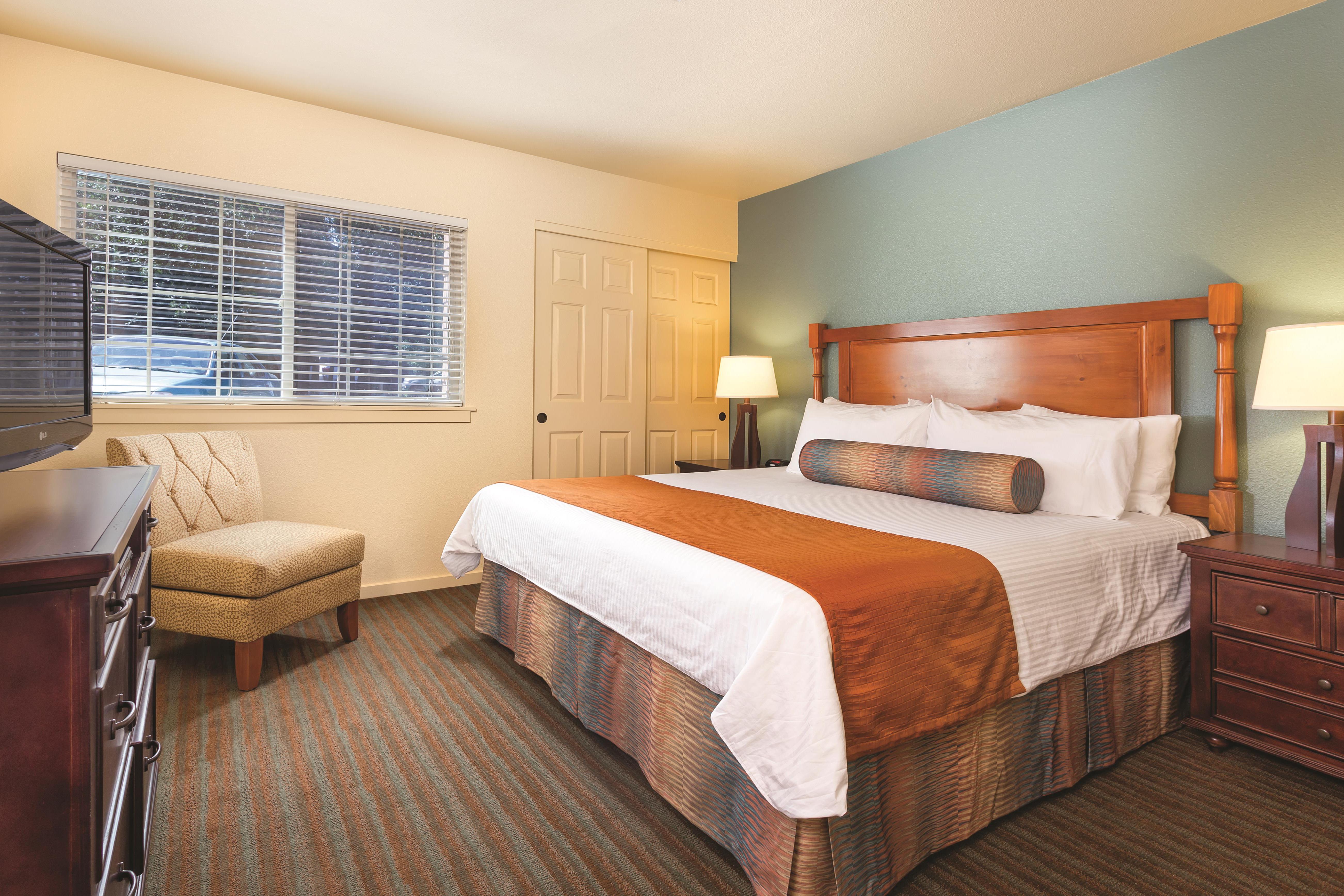 Guest room at the WorldMark Running Y in Klamath Falls, Oregon
